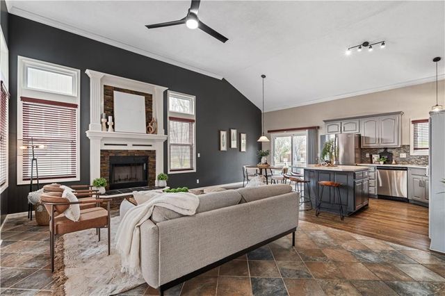 4420 GROVE Street, Shawnee, KS 66226