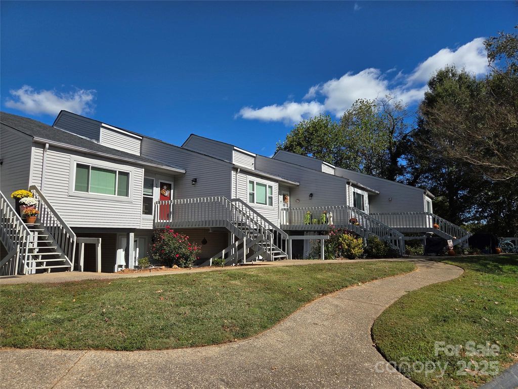 1050 21st Avenue NW 55, Hickory, NC 28601