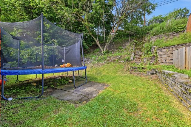 626 Perrilyn St, Brookline, PA 15226