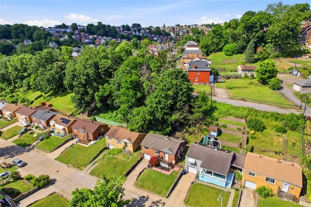 626 Perrilyn St, Brookline, PA 15226