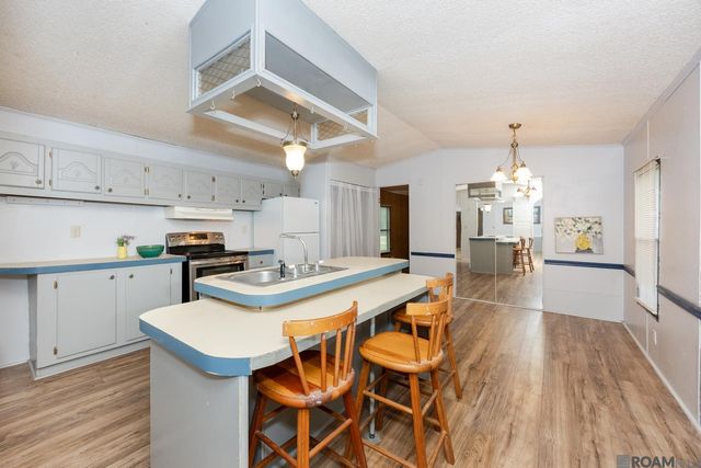 26800 Kelli Dr, Denham Springs, LA 70726