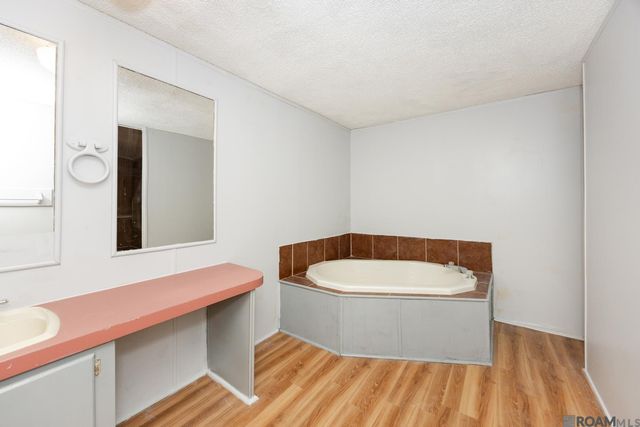 26800 Kelli Dr, Denham Springs, LA 70726