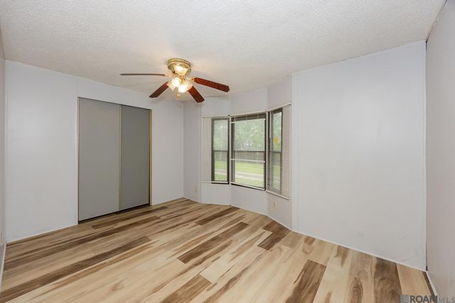 26800 Kelli Dr, Denham Springs, LA 70726