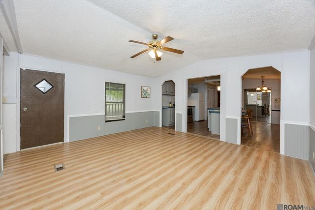 26800 Kelli Dr, Denham Springs, LA 70726