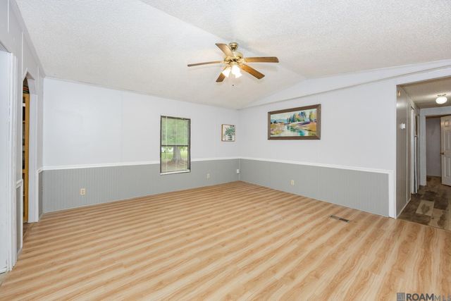 26800 Kelli Dr, Denham Springs, LA 70726