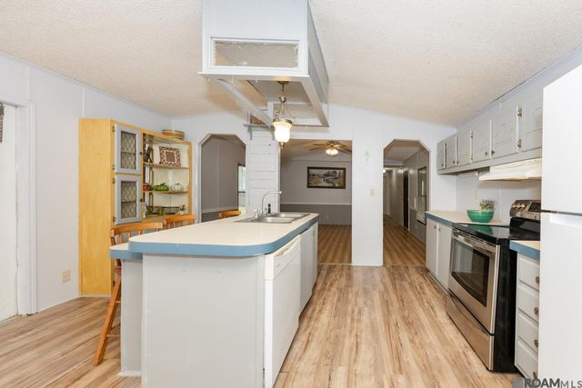 26800 Kelli Dr, Denham Springs, LA 70726