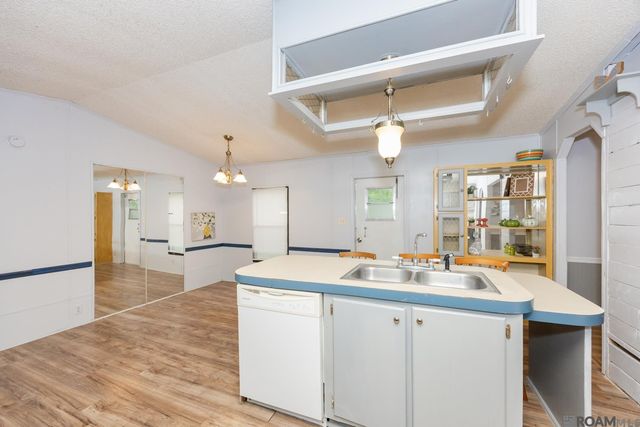 26800 Kelli Dr, Denham Springs, LA 70726