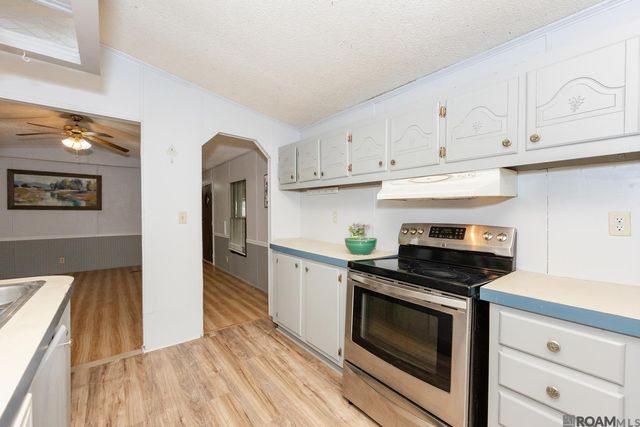 26800 Kelli Dr, Denham Springs, LA 70726