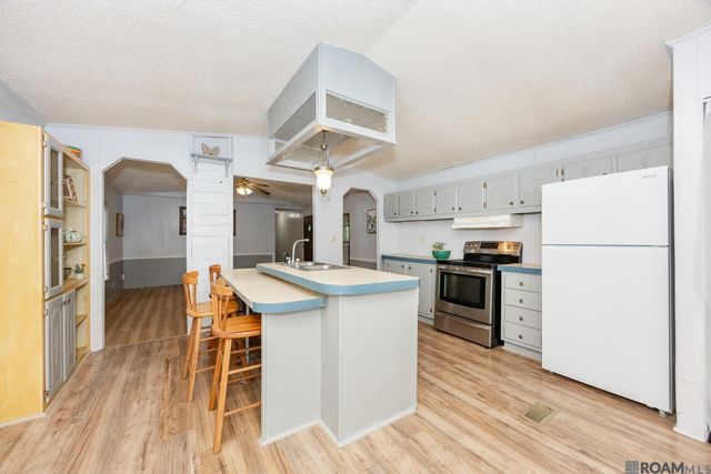 26800 Kelli Dr, Denham Springs, LA 70726