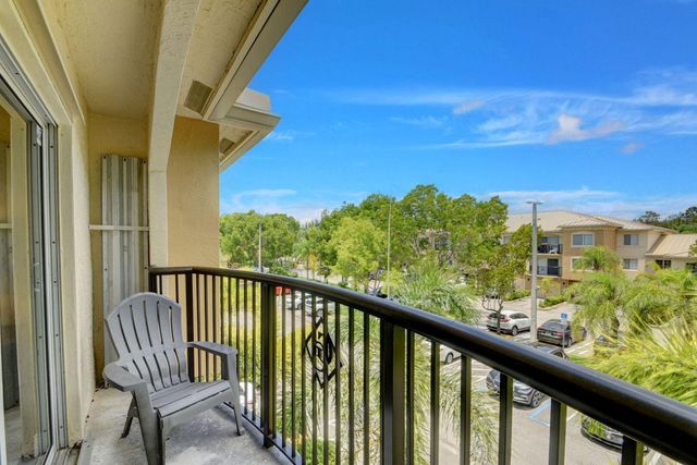 300 Crestwood Court N 307, Royal Palm Beach, FL 33411
