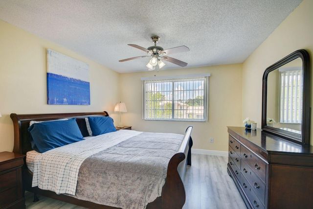 300 Crestwood Court N 307, Royal Palm Beach, FL 33411