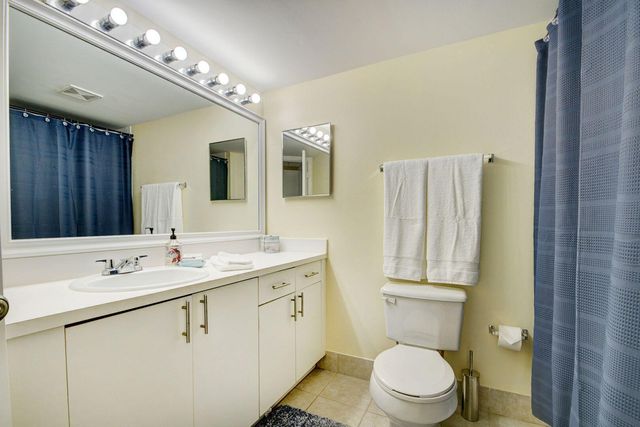300 Crestwood Court N 307, Royal Palm Beach, FL 33411