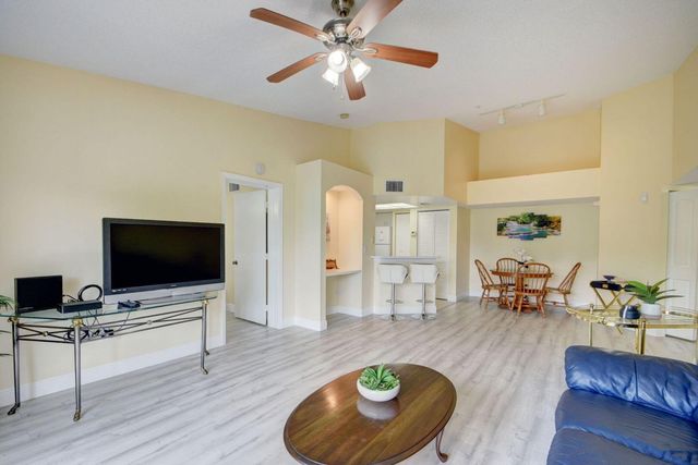 300 Crestwood Court N 307, Royal Palm Beach, FL 33411