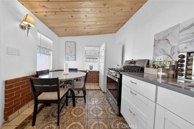 327 Vine, Glendale, CA 91204