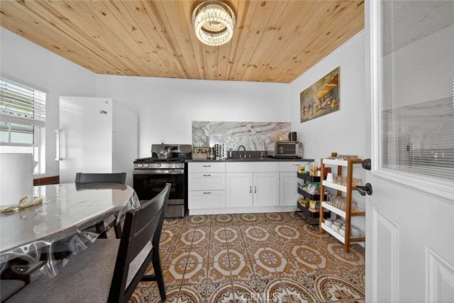 327 Vine, Glendale, CA 91204