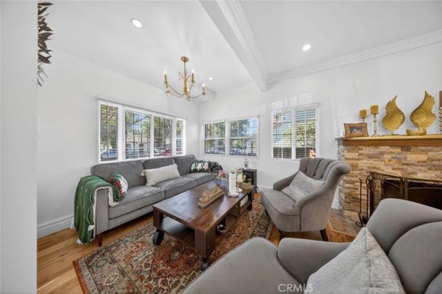 327 Vine, Glendale, CA 91204