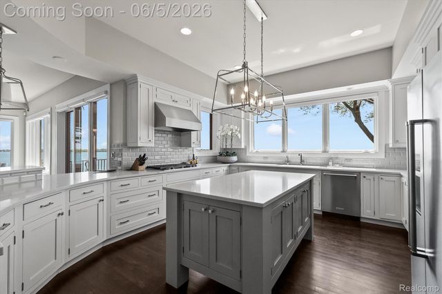 28195 Elba Drive, Grosse Ile Township, MI 48138