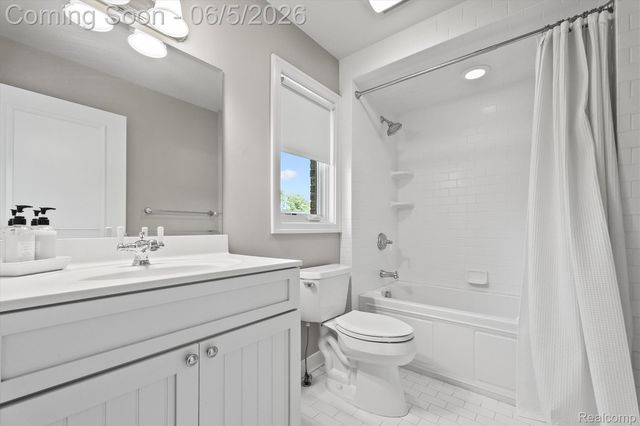 28195 Elba Drive, Grosse Ile Township, MI 48138