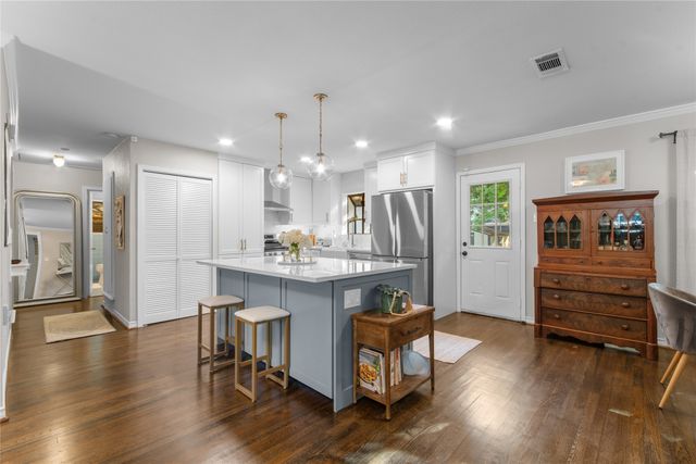 11621 Tuscany Way, Dallas, TX 75218