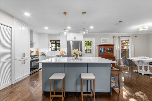 11621 Tuscany Way, Dallas, TX 75218