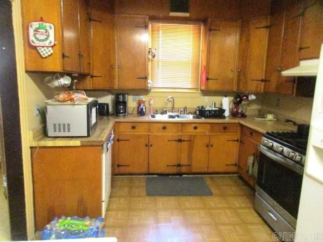 1608 S Oak Street, Pine Bluff, AR 71603