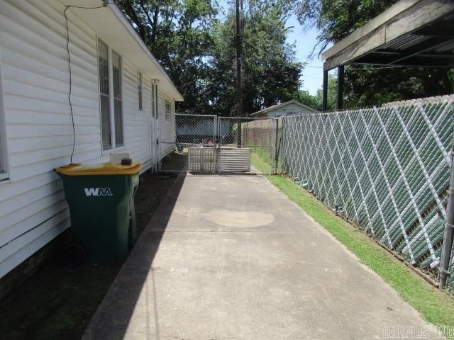1608 S Oak Street, Pine Bluff, AR 71603