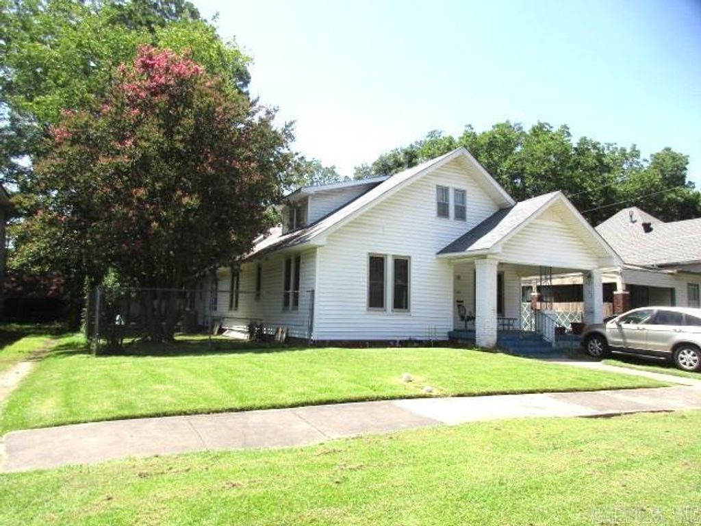 1608 S Oak Street, Pine Bluff, AR 71603