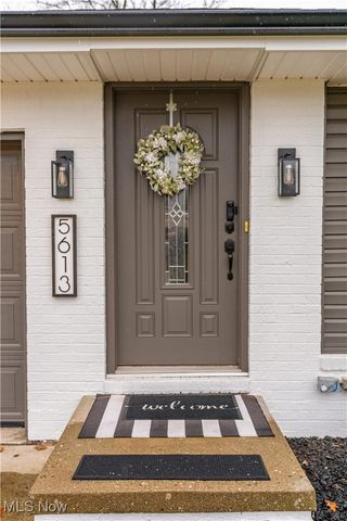 5613 Thunderbird Circle NW, North Canton, OH 44720