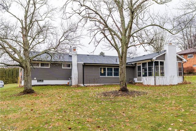 5613 Thunderbird Circle NW, North Canton, OH 44720
