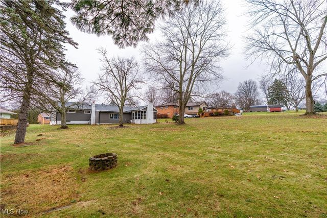 5613 Thunderbird Circle NW, North Canton, OH 44720