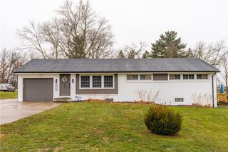5613 Thunderbird Circle NW, North Canton, OH 44720