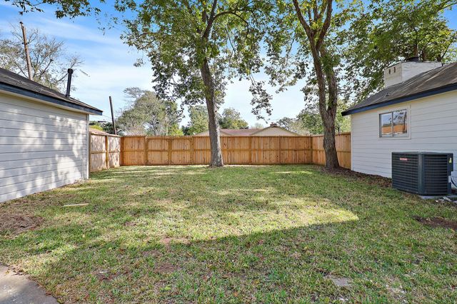 200 Scott Street, Baytown, TX 77520