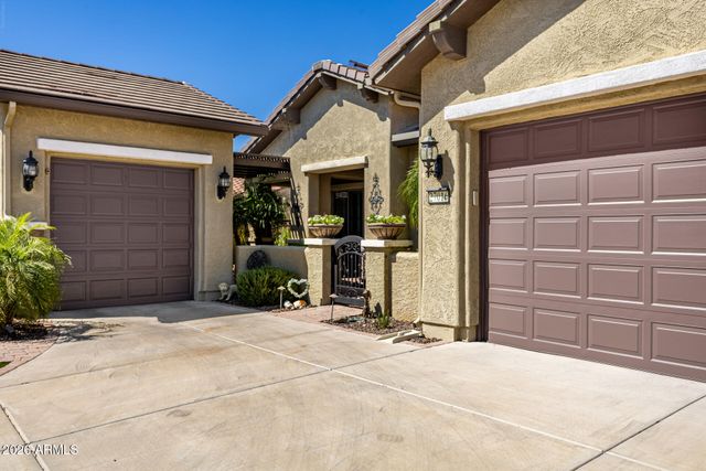 27016 W MOHAWK Lane, Buckeye, AZ 85396