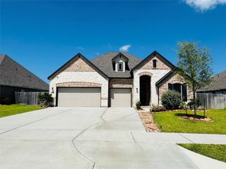 13606 Sacred Oaks Drive, Mont Belvieu, TX 77535