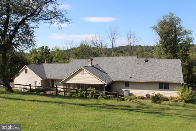 250 INDIAN LN, Boyertown, PA 19512
