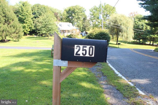 250 INDIAN LN, Boyertown, PA 19512