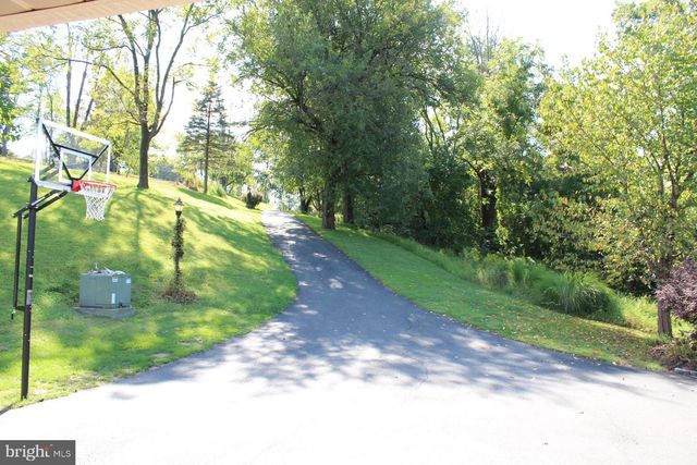 250 INDIAN LN, Boyertown, PA 19512