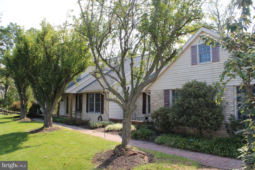 250 INDIAN LN, Boyertown, PA 19512