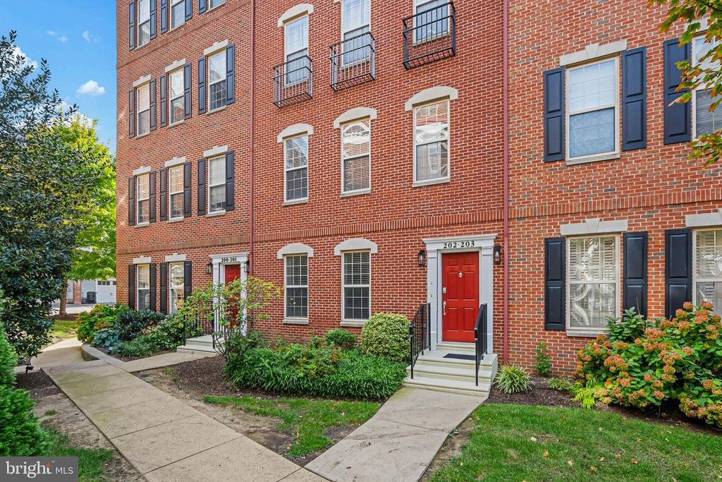 202 CAPTAINS WAY, PHILADELPHIA, PA 19146 — exterior
