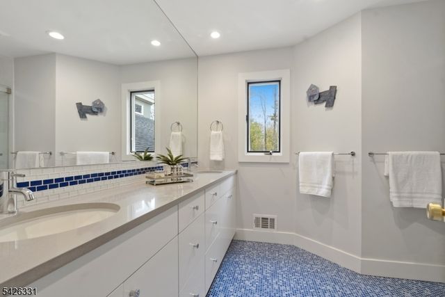 2 Exeter Ln, Morris Twp., NJ 07960