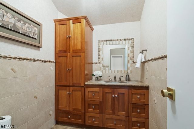 2 Exeter Ln, Morris Twp., NJ 07960