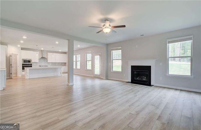 160 Cooper Cove W, Fayetteville, GA 30215