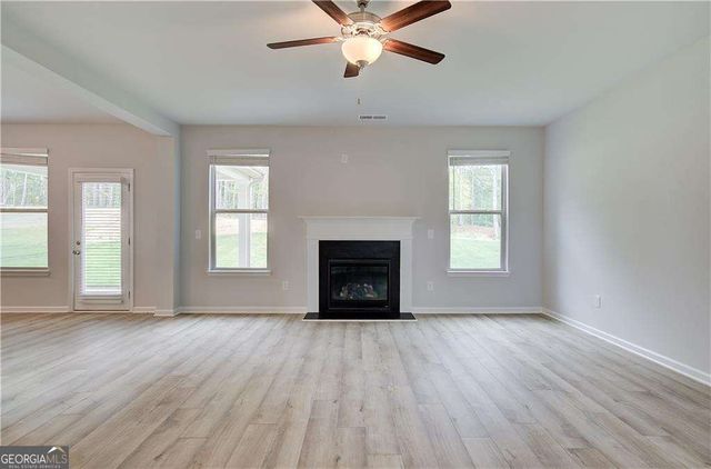 160 Cooper Cove W, Fayetteville, GA 30215