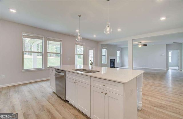 160 Cooper Cove W, Fayetteville, GA 30215