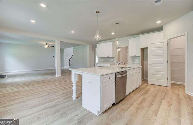 160 Cooper Cove W, Fayetteville, GA 30215