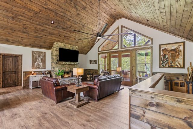 595 Arp Road, Mineral Bluff, GA 30559