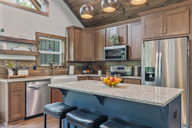 595 Arp Road, Mineral Bluff, GA 30559