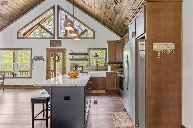 595 Arp Road, Mineral Bluff, GA 30559