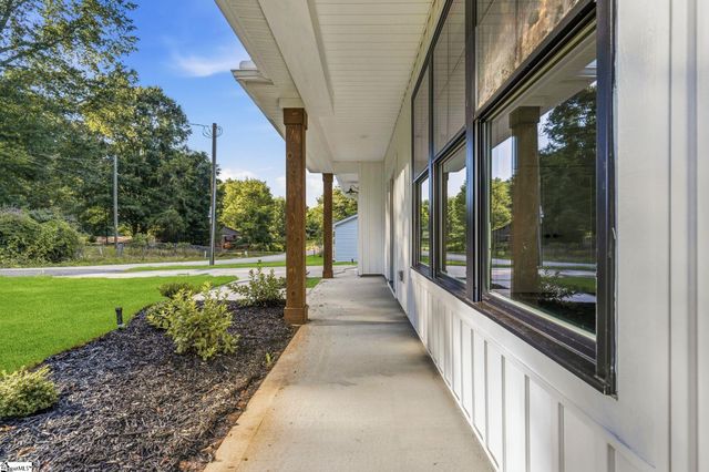 10 N Azalea Street, Liberty, SC 29657
