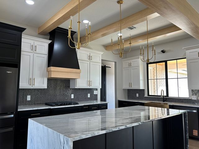 9811 E County Rd 108, Midland, TX 79706